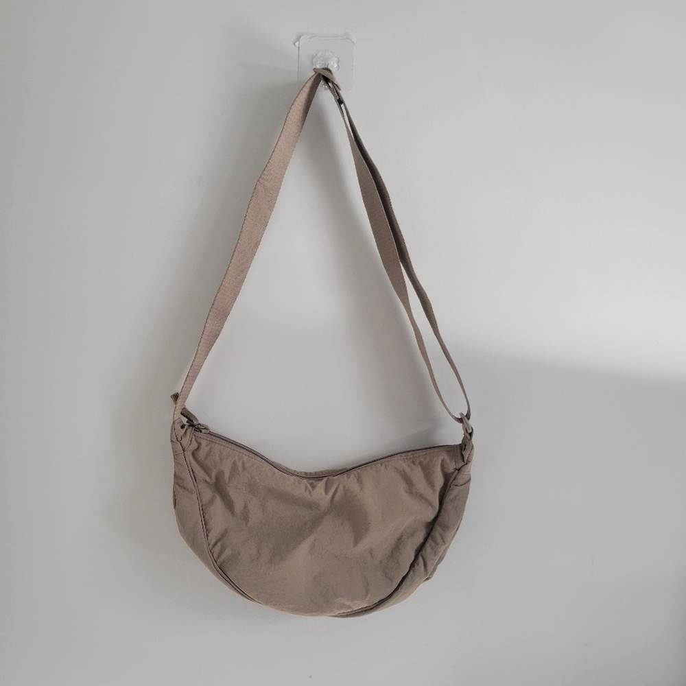 Uniqlo | Round Mini Crossbody Bag